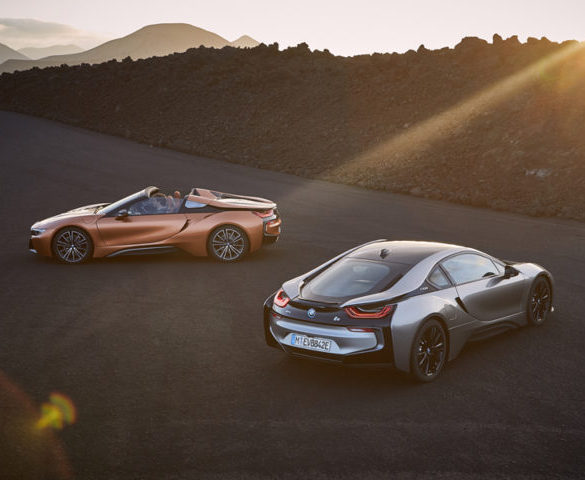 More electric range for BMW i8 Coupé and Roadster introduced