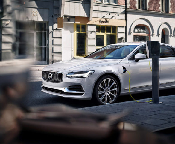 Road Test: Volvo S90 T8