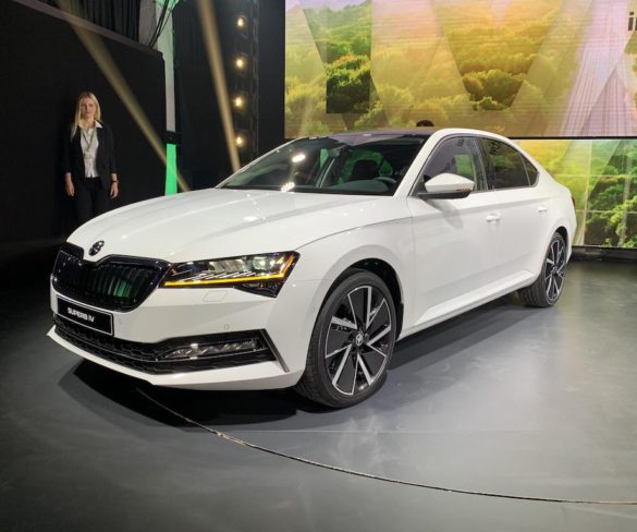 Plug-in hybrid highlight for facelifted Superb range