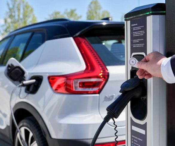 Volvo Cars and Plugsurfing offer Europe-wide charging service