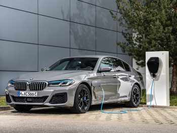 Despite its performance, the 545e xDrive emits between 49-54g/km CO2 and its fuel consumption is rated as being between 98-112mpg, combined