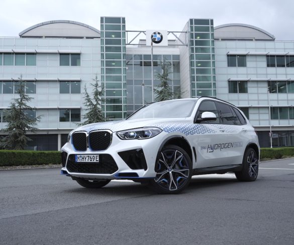 BMW iX5 Hydrogen pilot fleet arrives in UK