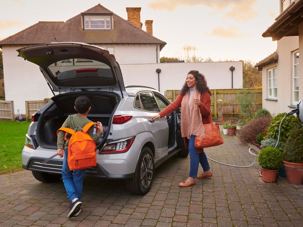 £50 credit to drivers signing up to EV tariffs in November